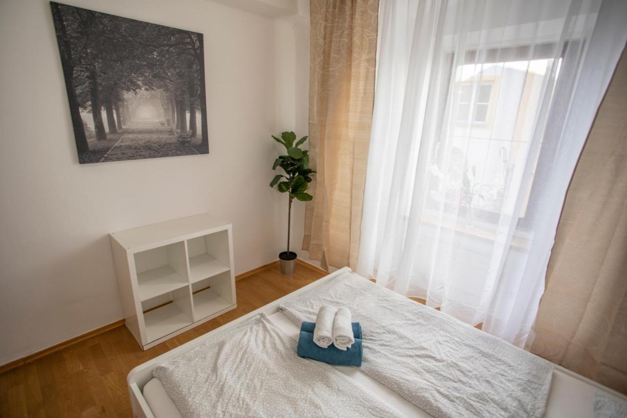 Traditional Old Town Apartment Hall in Tirol Buitenkant foto