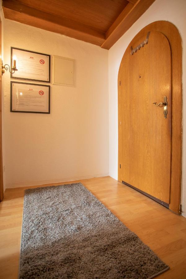 Traditional Old Town Apartment Hall in Tirol Buitenkant foto
