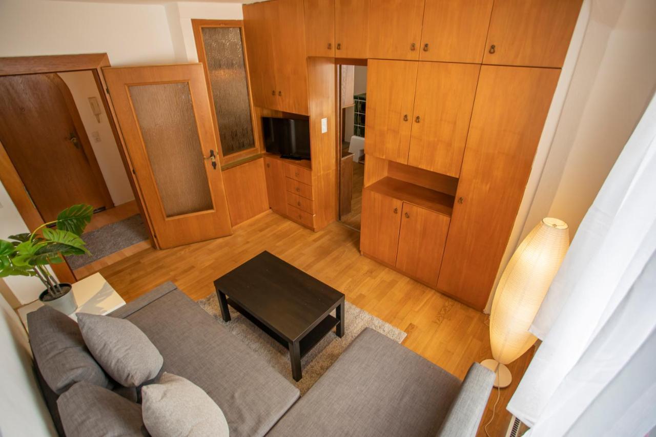 Traditional Old Town Apartment Hall in Tirol Buitenkant foto