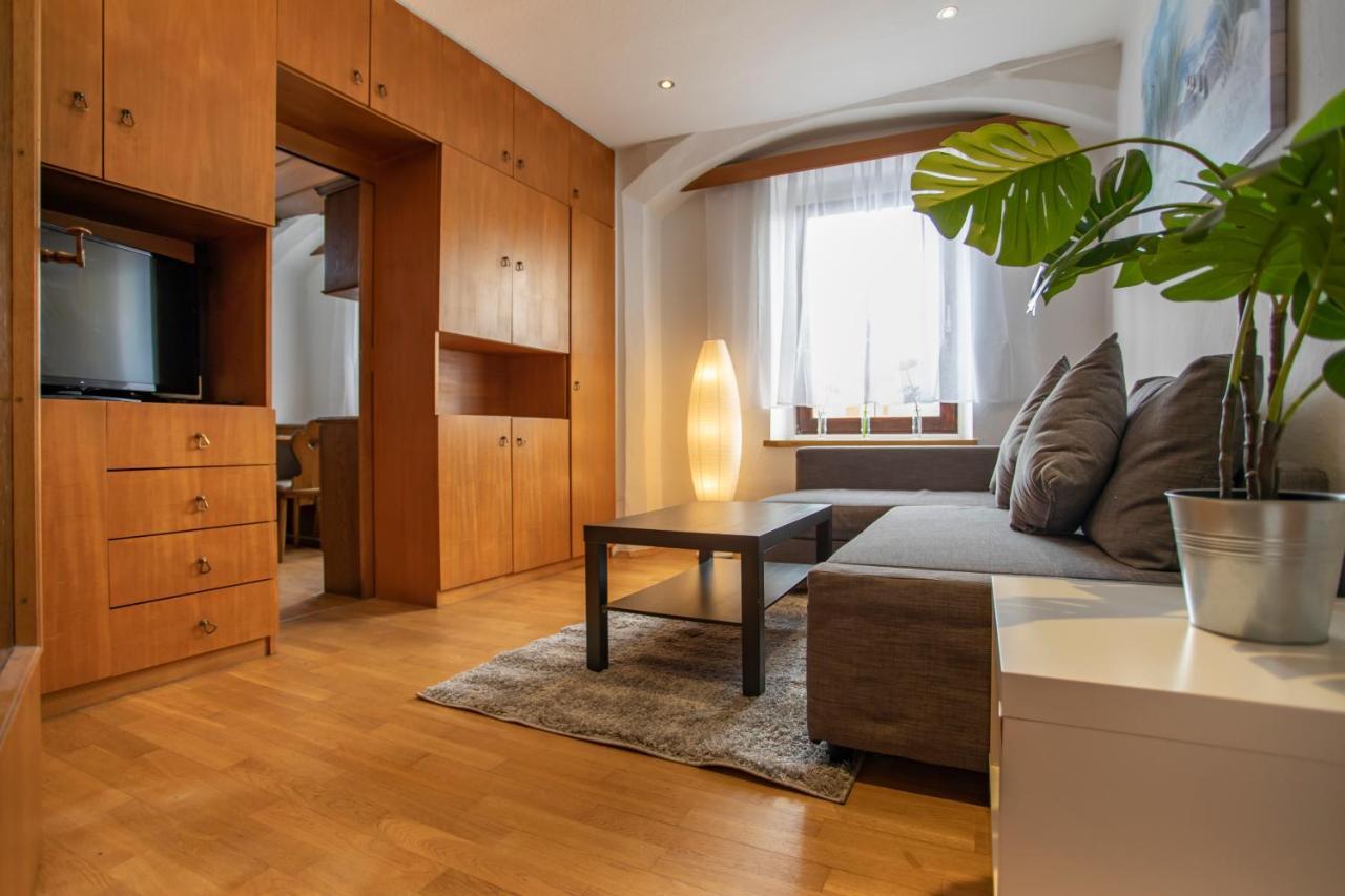 Traditional Old Town Apartment Hall in Tirol Buitenkant foto
