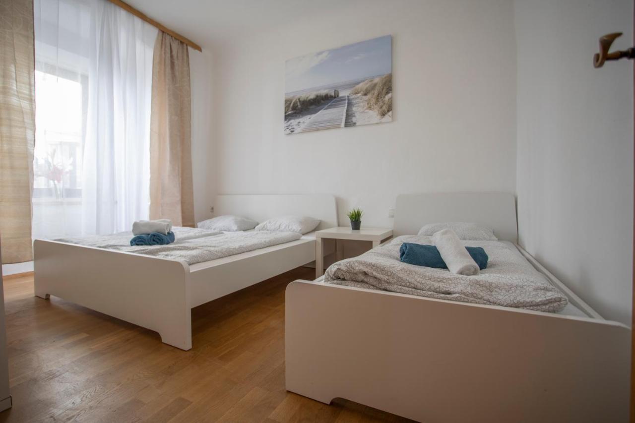 Traditional Old Town Apartment Hall in Tirol Buitenkant foto