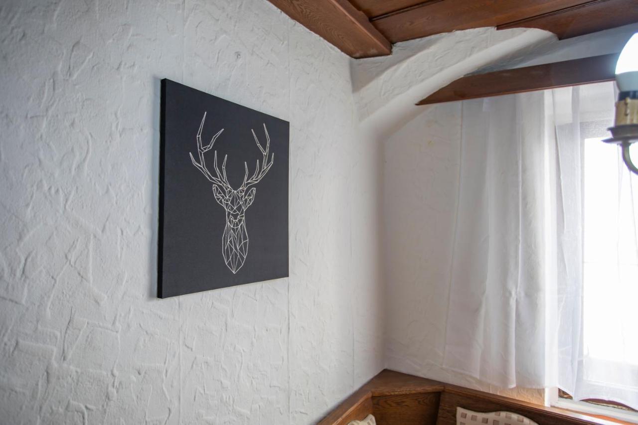 Traditional Old Town Apartment Hall in Tirol Buitenkant foto