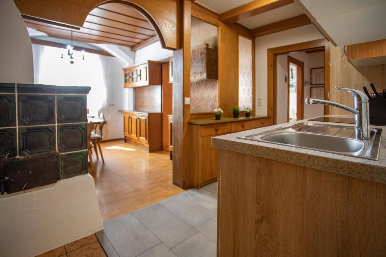 Traditional Old Town Apartment Hall in Tirol Buitenkant foto