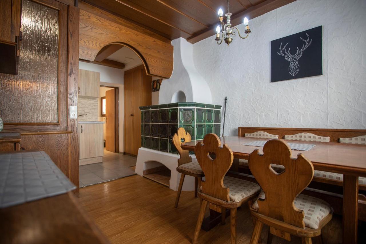 Traditional Old Town Apartment Hall in Tirol Buitenkant foto